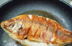 Nấu cá chép om dưa ngon