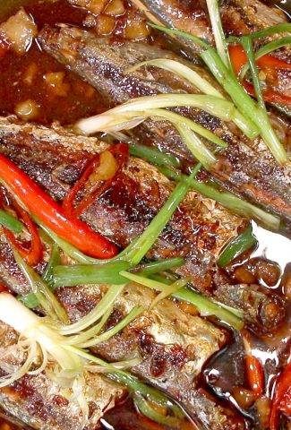 Cá nục kho