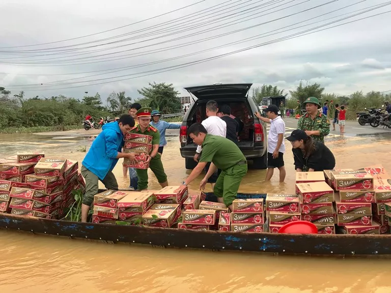 Cứu trợ bằng mì tôm