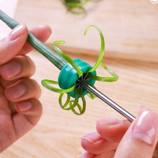 Cách chẻ cuống rau muống nhanh và mỏng như cô hàng rau - BepXua