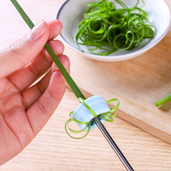 Cách chẻ cuống rau muống nhanh và mỏng như cô hàng rau - BepXua