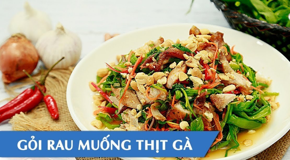 Chế biến món gỏi gà rau muống cho mâm cơm thêm