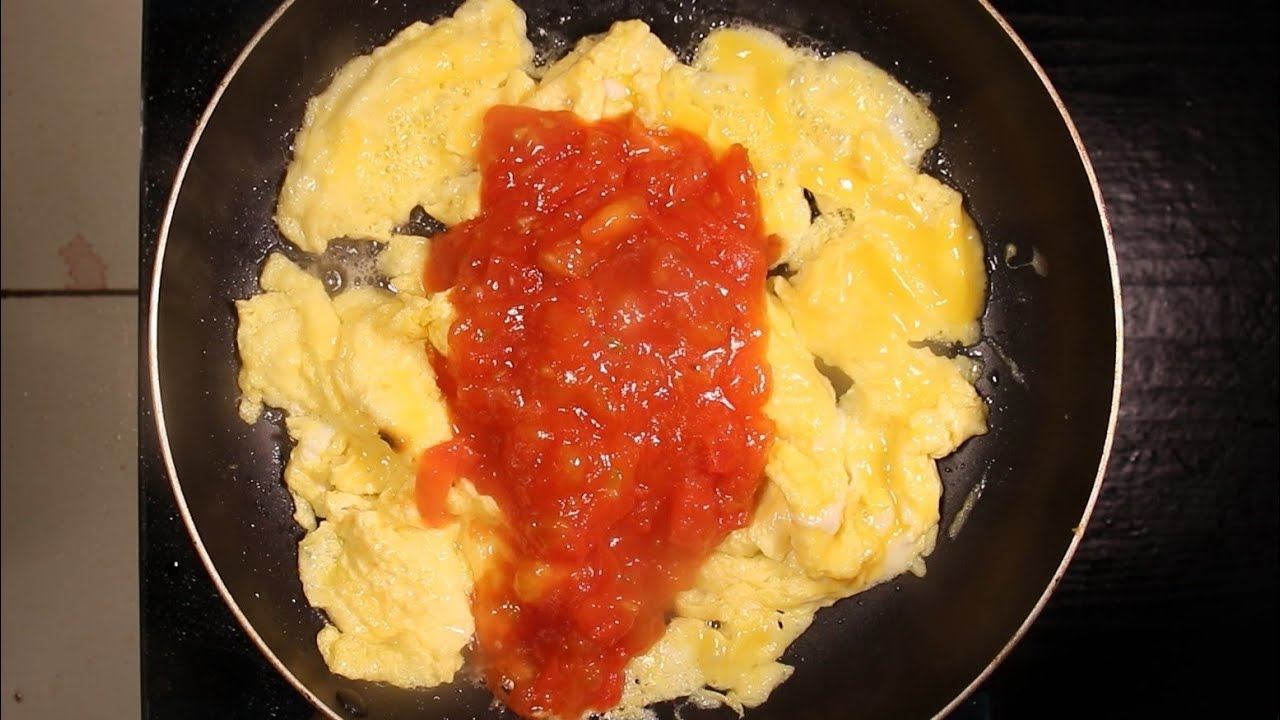 Cách làm trứng sốt cà chua mềm ngon đậm đà hương vị - BepXua