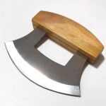 dung-cu-cat-banh-pizza-thep-ko-gi-tay-cam-go-5