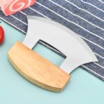 dung-cu-cat-banh-pizza-thep-ko-gi-tay-cam-go-6