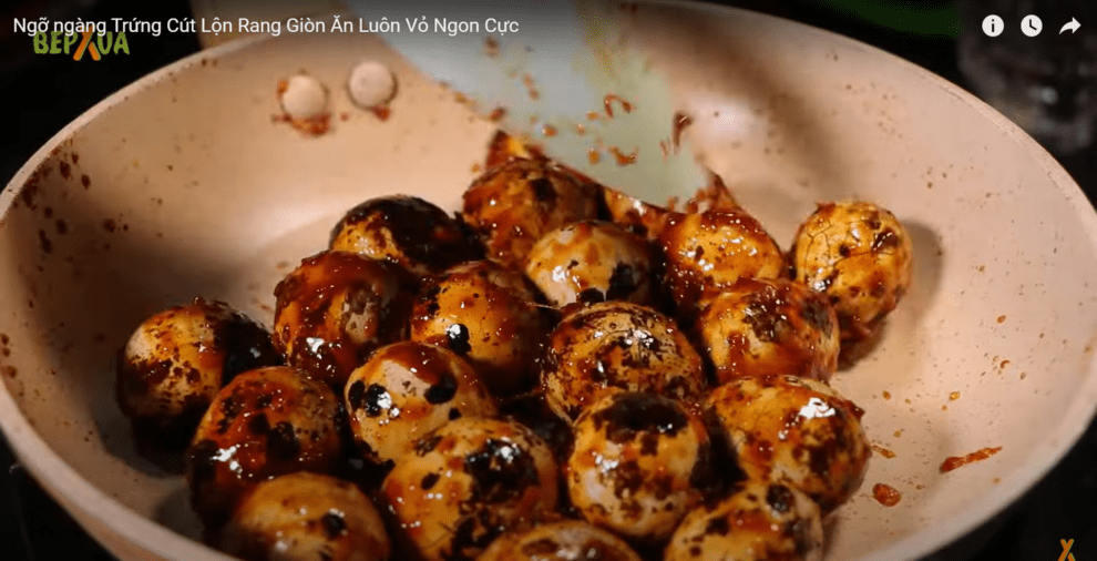 Trứng cút lộn luộc ngọt nước, rang giòn tuyệt ngon quên luôn cả vỏ - BepXua